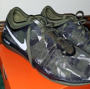 NIKE dual fusion tennis shoes